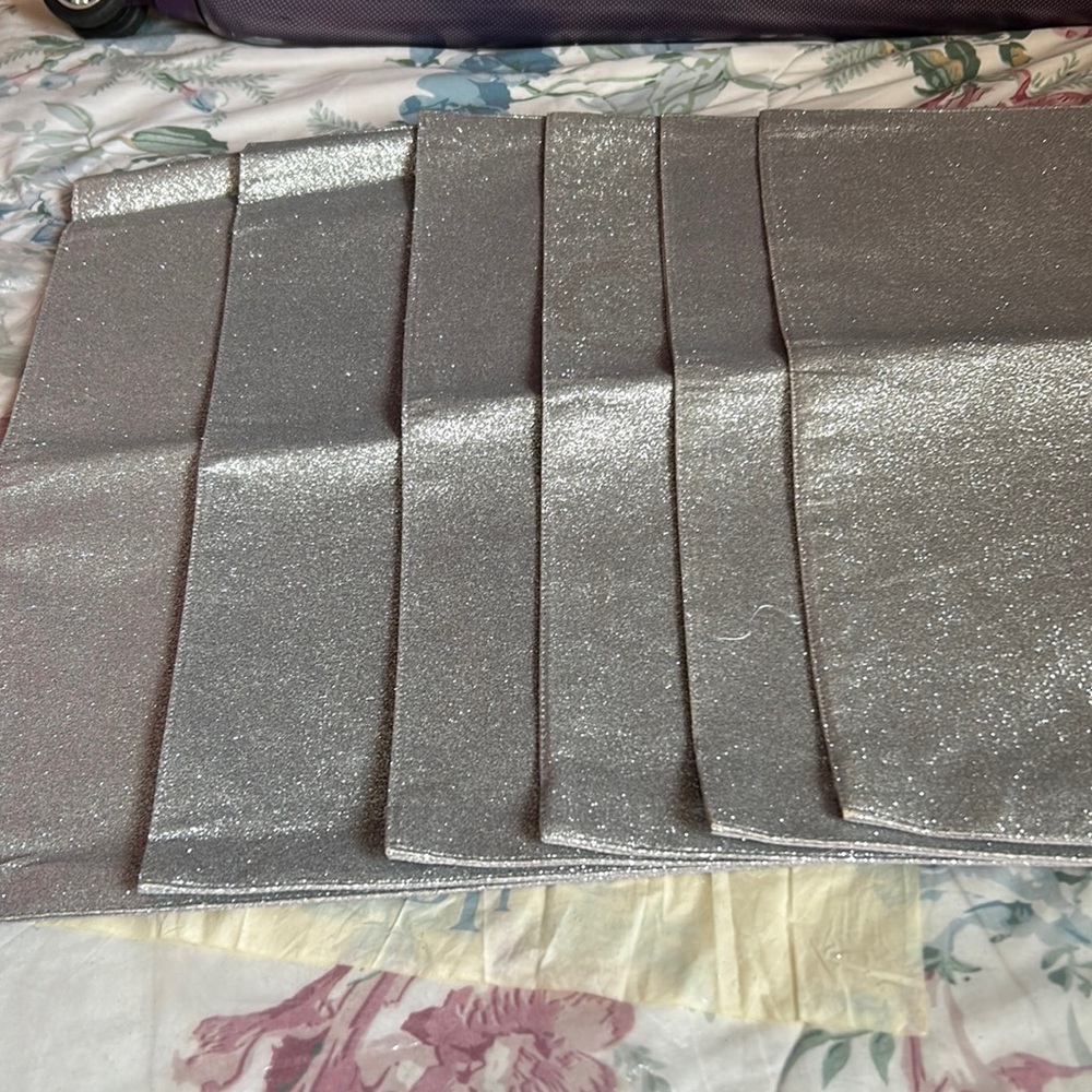 Town& country living sparkle placemat